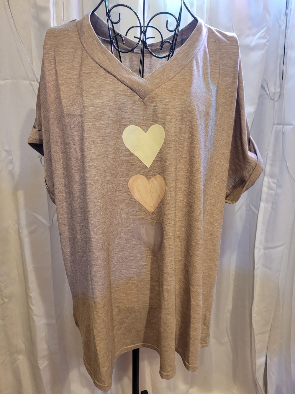 Amazon Women's Taupe V-Neck Short Sleeve Top with Heart Motif